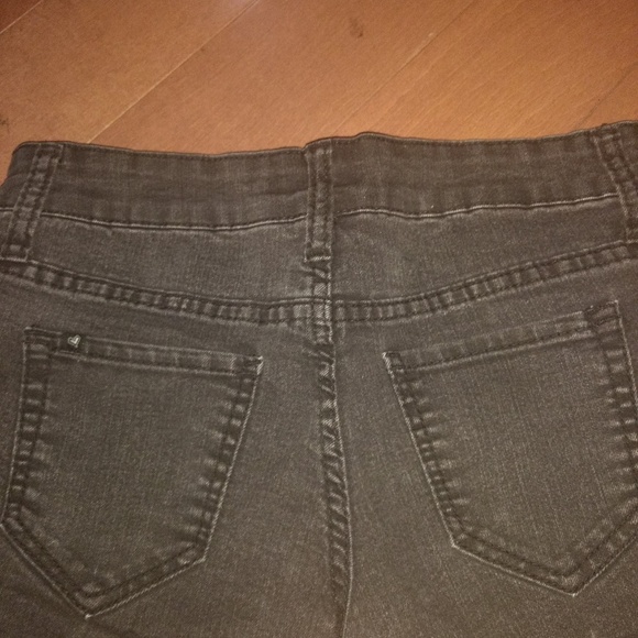 Black shorts - Picture 3 of 3